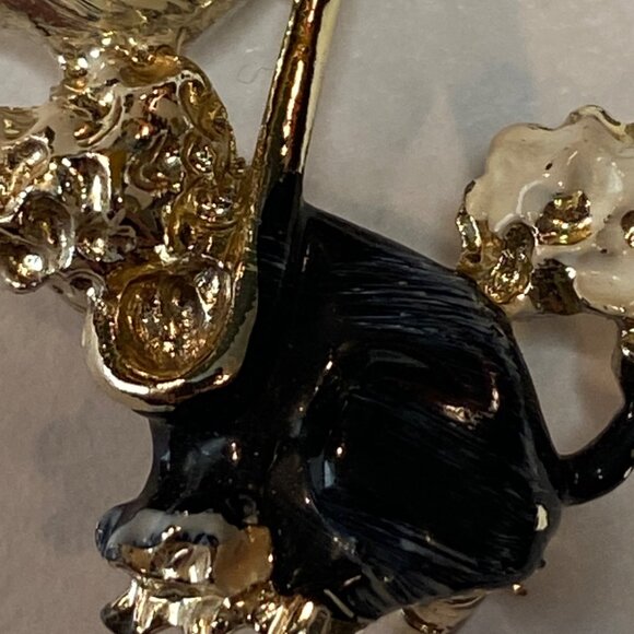 Vintage Poodle Brooch With Blue Umbrella & Rhinestone Eyes J0134 - Picture 5 of 16